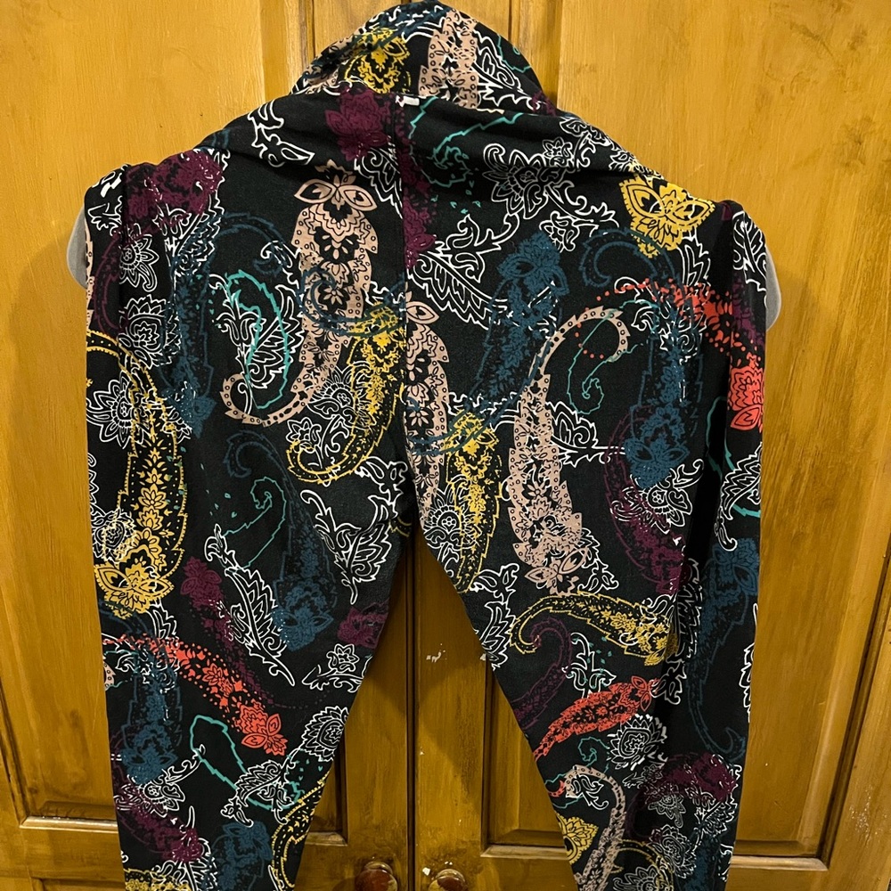 Like New Tall & Curvy leggings, black paisley print